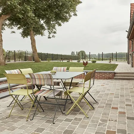 Casa de Férias Les Ganades Au Coeur Des Pepinieres Brunehaut