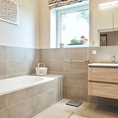 Casa de Férias Les Ganades Au Coeur Des Pepinieres Brunehaut